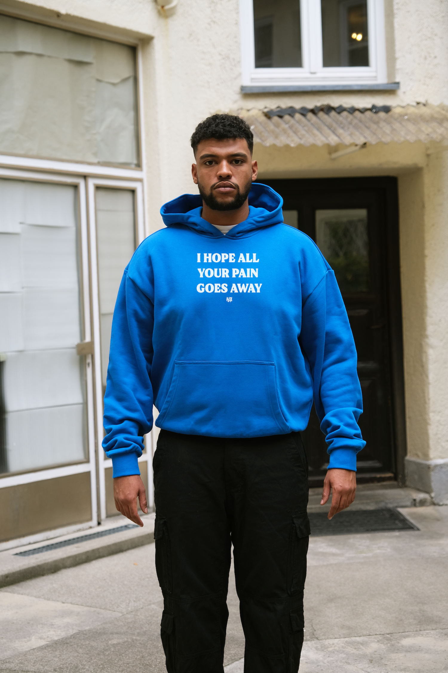 Blauer Oversize Hoodie mit 'I Hope All Your Pain Goes Away' Print